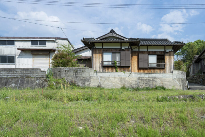 倉庫+平屋住宅+旧畑スペースは630㎡/190坪超え！職住近接の暮らしを始めよう