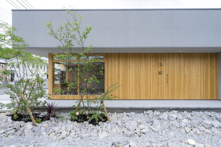 life begins — 記憶を紡ぎ、個を慈しむ。職住が溶け合う平屋