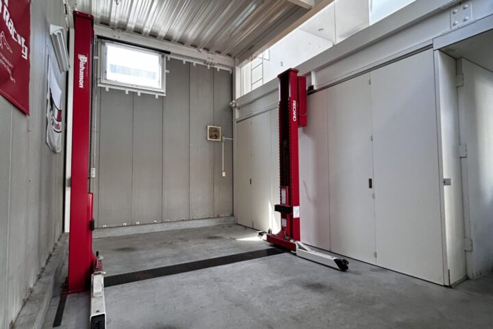 鋼（はがね）の秘密基地、現る。愛車とテラスと、高鳴る鼓動。