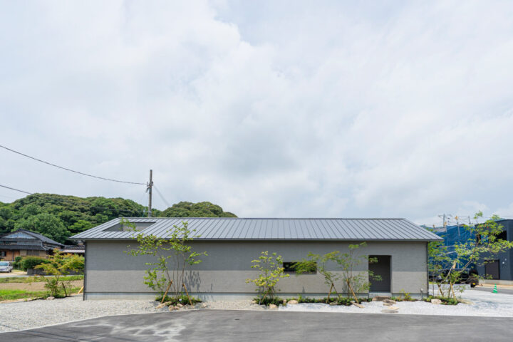 Natural × Elegant 緑に囲まれた平屋で暮らす、上質で開放的な住まい